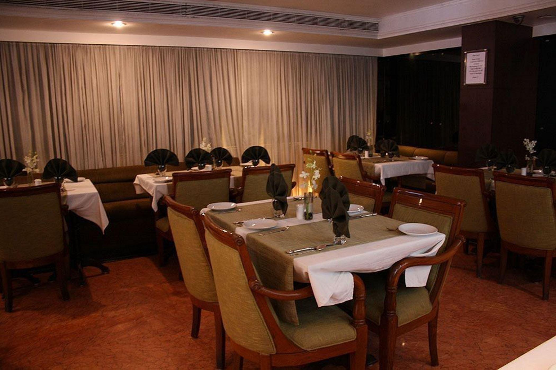 מומביי Hotel Bawa International מסעדה תמונה
